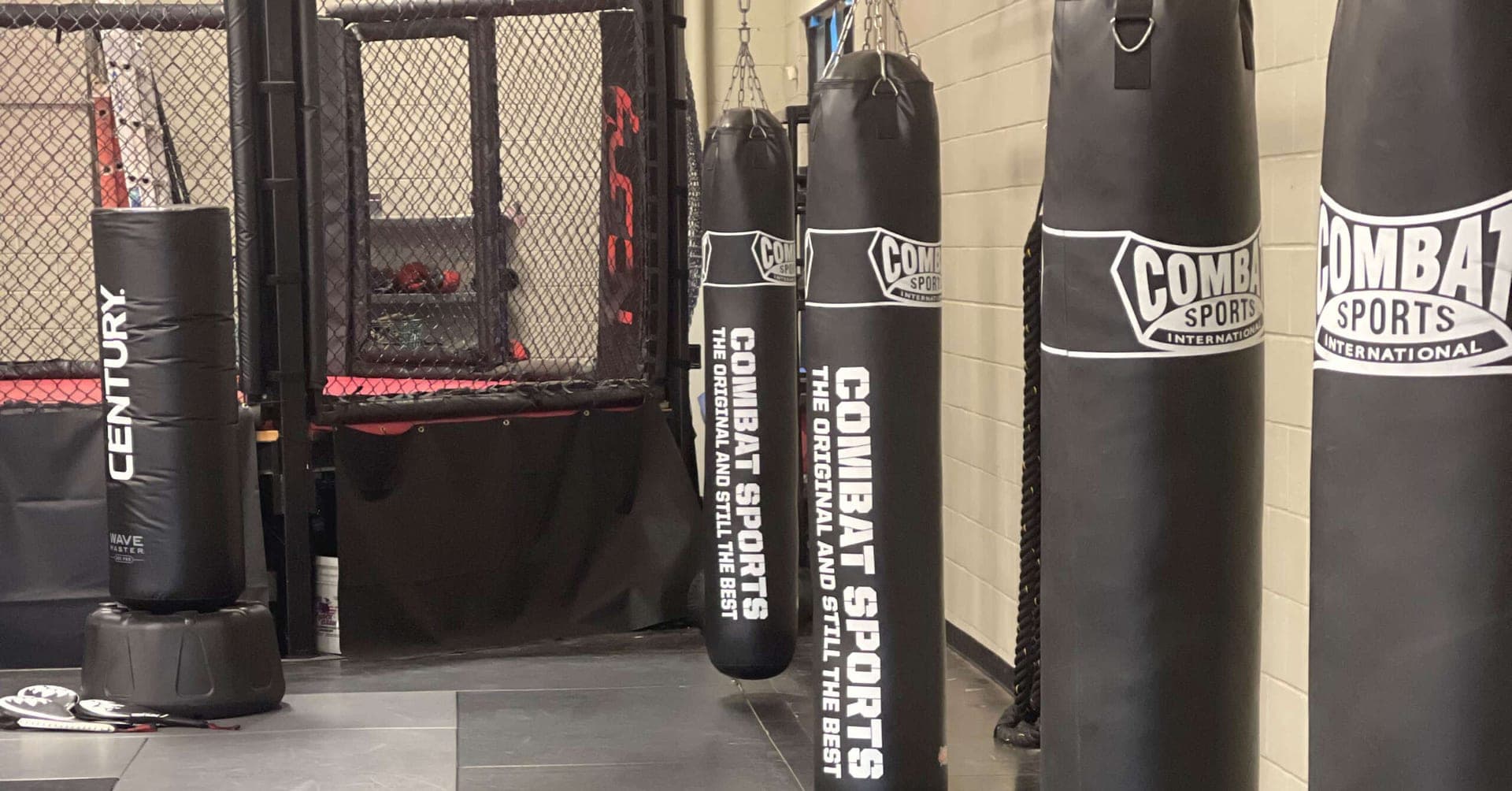 Fusion MMA & Jiu Jitsu class preparing to train